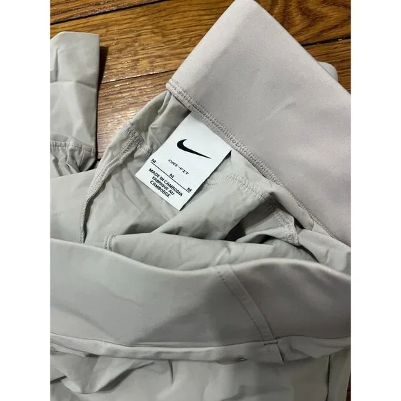 Womens Athletic Clothing Lot 17PCS Size MEDIUM Under Armour Nike Adidas & MORE - Picture 4 of 14